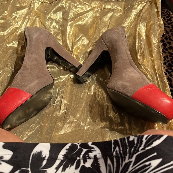 Grey suede, red croc leather size 10 - Picture 3 of 12